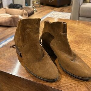 Lucky 🍀 Brand brown suede booties